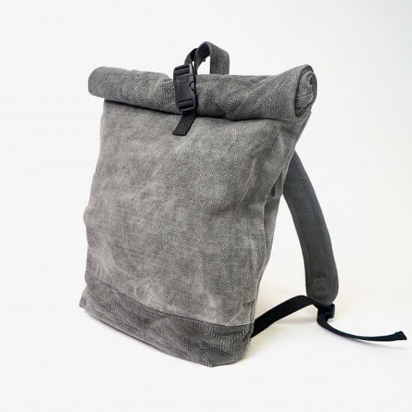 グレーの自転車バッグ ロールトップ グレーの自転車バッグ ロール