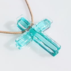 十字玻璃「十字[Aqua]」項鍊[可以選擇繩子的顏色和長度][可以選擇粗鏈][定制]&lt;&lt;免運費&gt;&gt; 第1張的照片