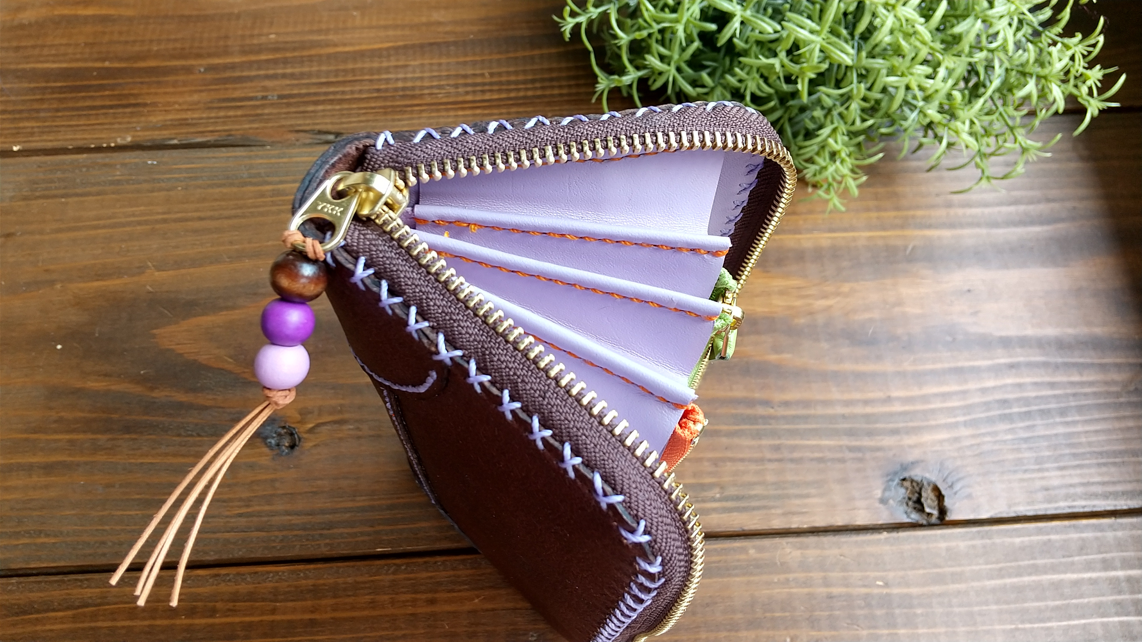 ダブルファスナーの長財布（ビターチョコ×ラベンダー）