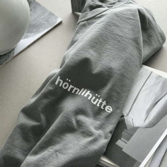 ヴィンテージライク オーバーシルエット半袖Tシャツ / hornlihutte / スモークグレー 4枚目の画像