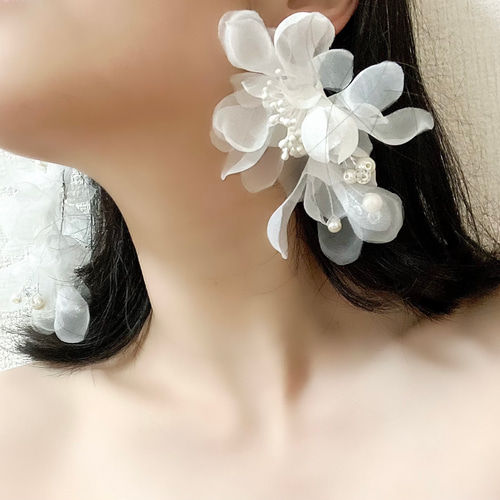 【SHASHI 】ブルームピアス 花 ウェディング ホワイト 白 ホワイトフラワーブルームピアス＆イヤリング 結婚式 花嫁