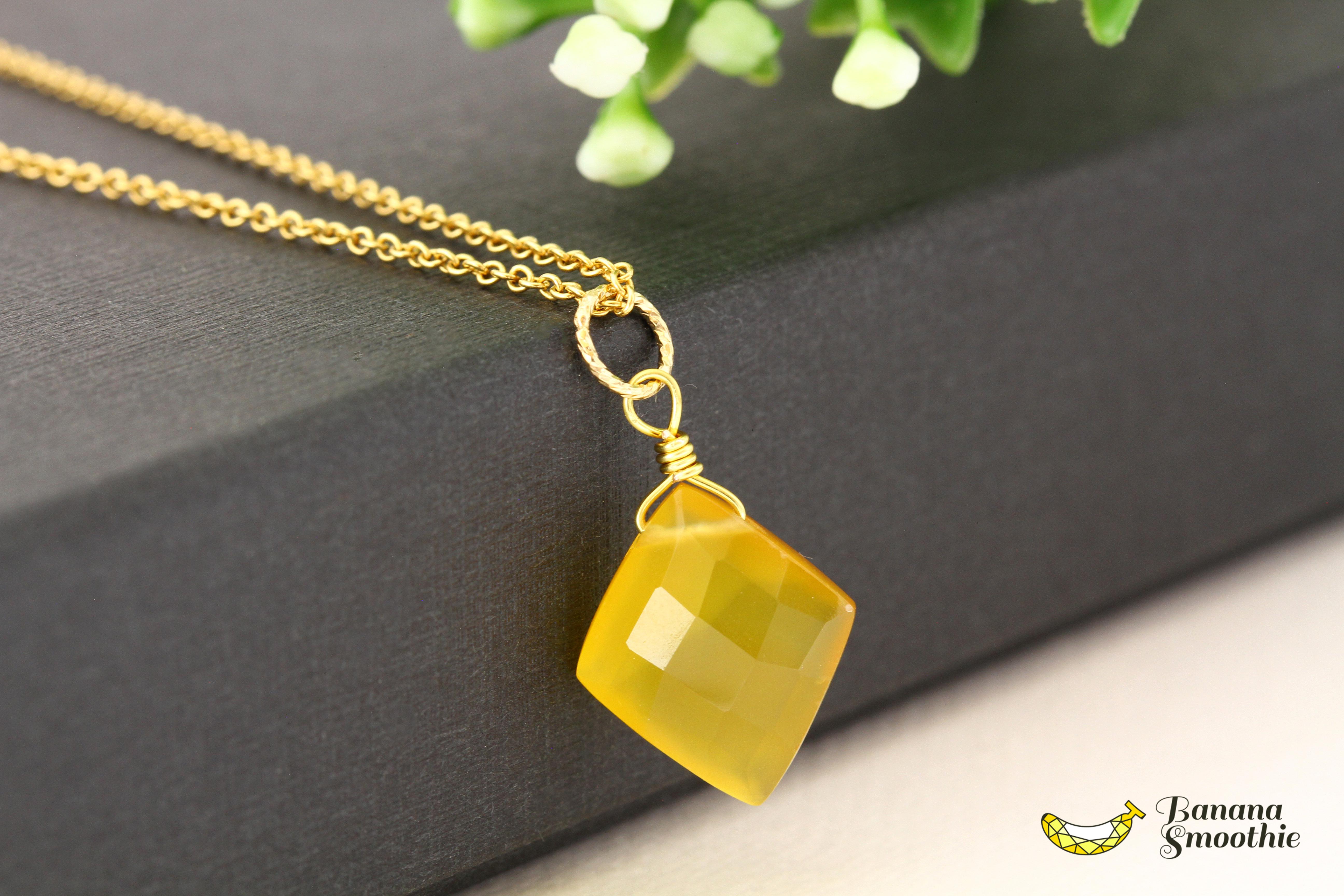 優しいミモザ色で個性派 イエローカルセドニー ひし形 14kgfネックレス
