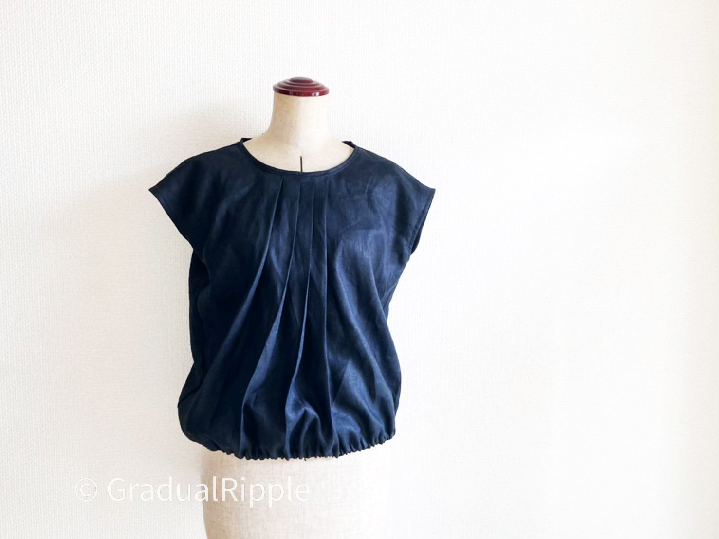 【ブラックのリネンフレンチスリーブブラウス】