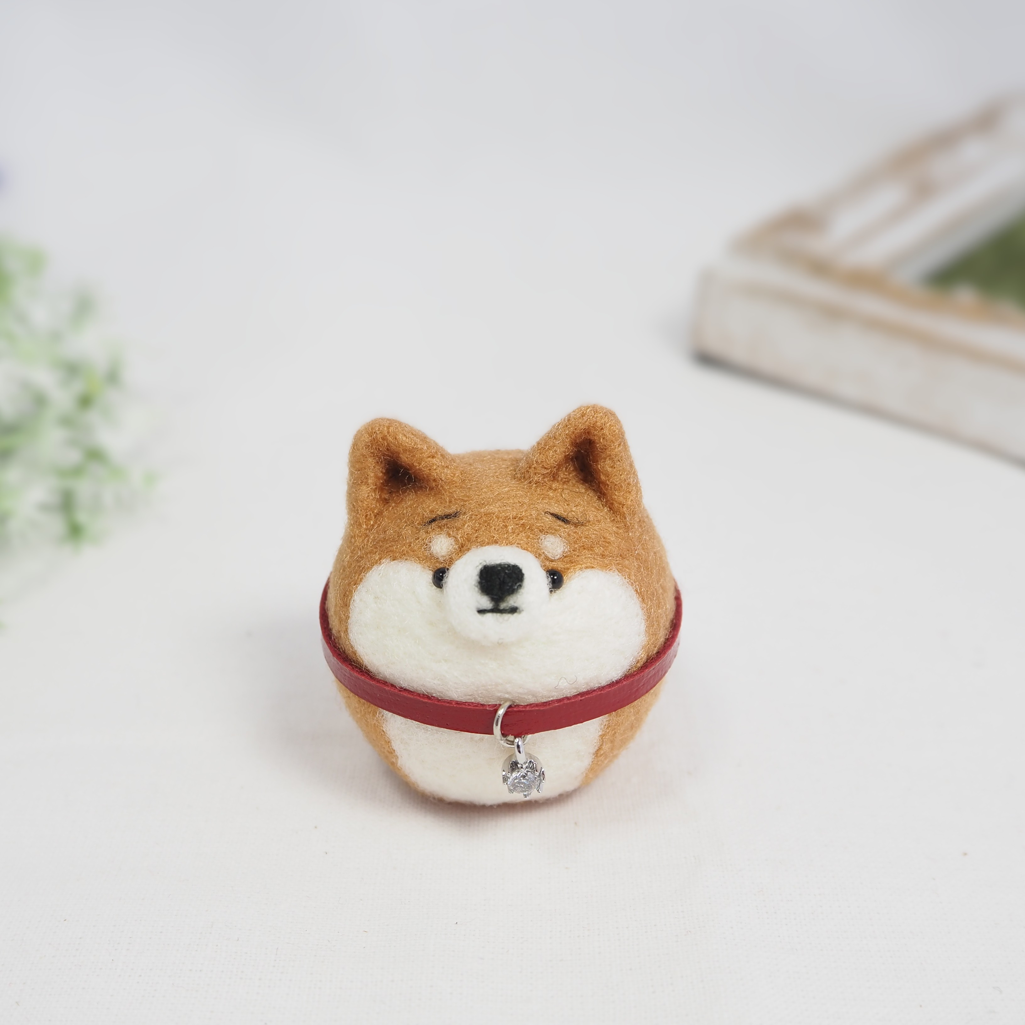 【受注製作】ジルコニアチャーム付き首輪のまゆ柴犬(赤柴、黒柴、白柴)　羊毛フェルト