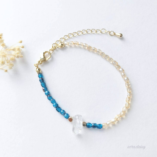 水晶・チェコビーズの華奢なチェーンブレスレット/氷ひとかけら 天然石