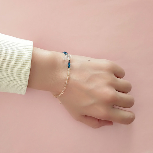 水晶・チェコビーズの華奢なチェーンブレスレット/氷ひとかけら 天然石