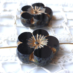テーブルカット　大きな花　黒ゴールド　チェコビーズCzech Glass Beads1個 2枚目の画像