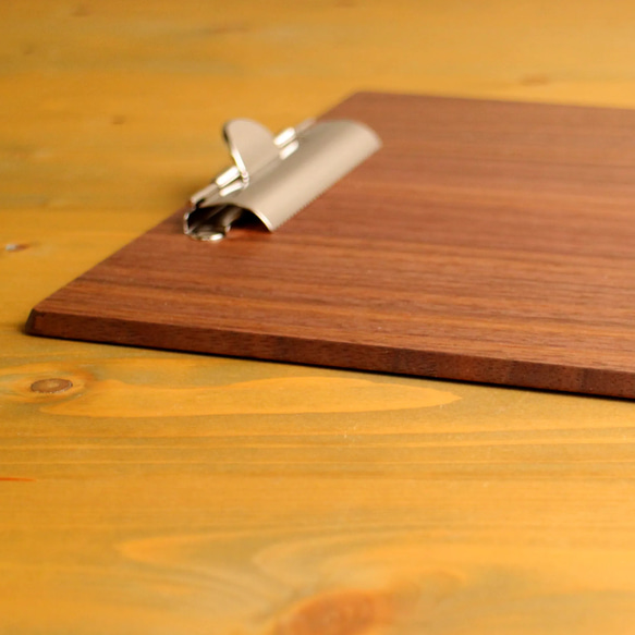 『木製クリップボード』　ウォルナット オーク おしゃれ A4 トレー かわいい 木製 デスク 文具 贈り物 7枚目の画像