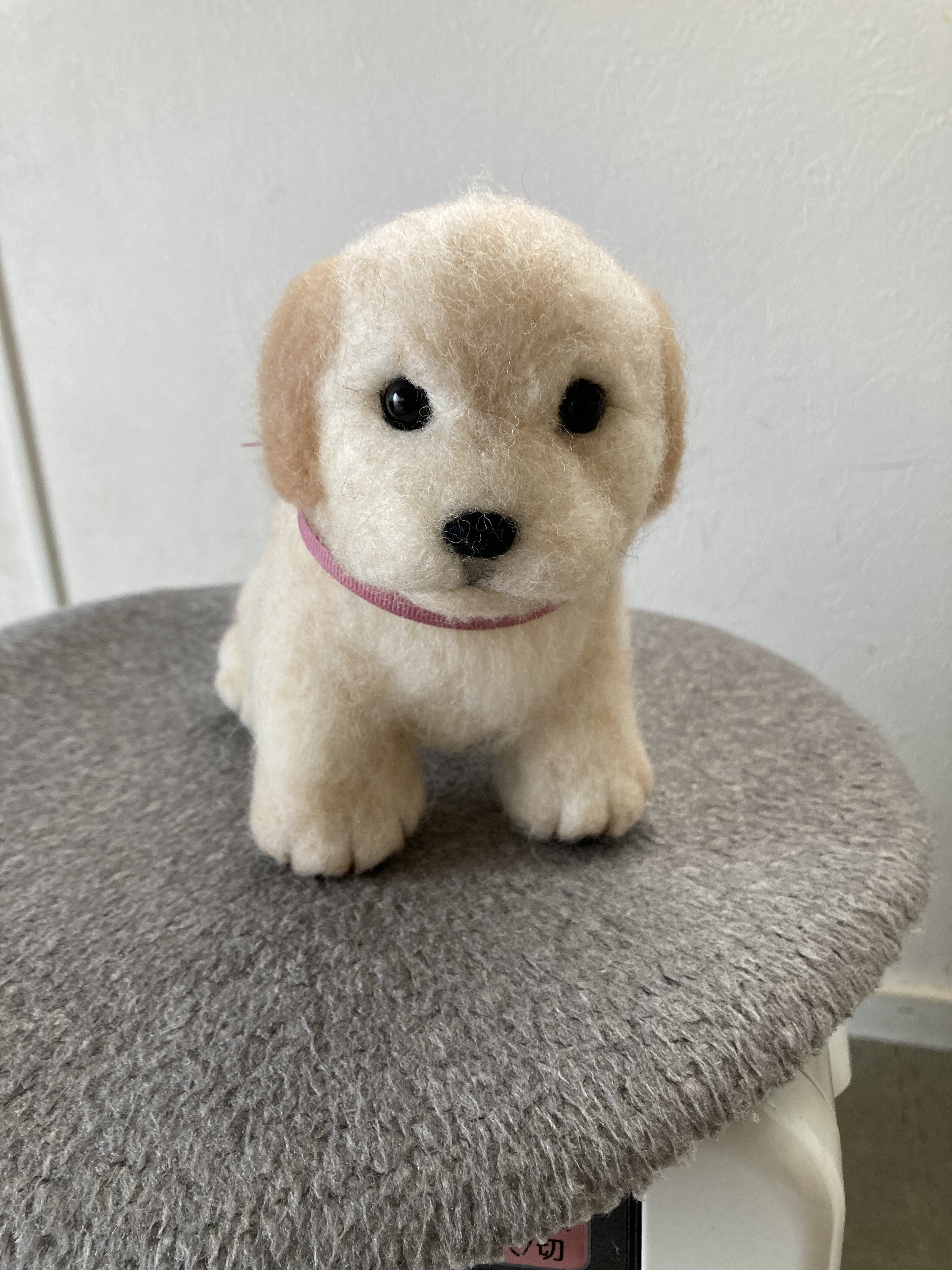 受注制作】ゴールデンレトリバー仔犬(お座り) 羊毛フェルト
