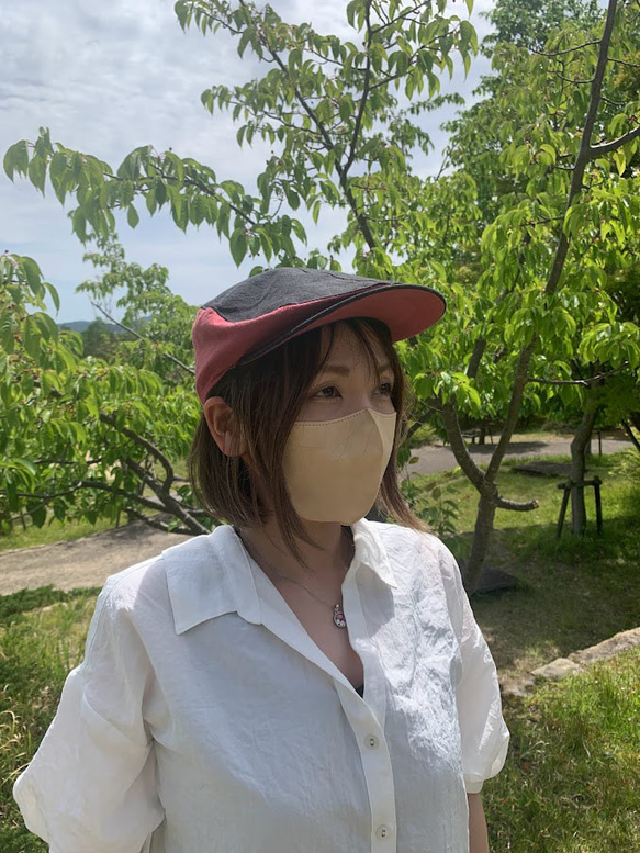 春夏向け ハンチング　レッド（ストロベリー）×ブラック　ベルギーリネン（麻） 4枚目の画像