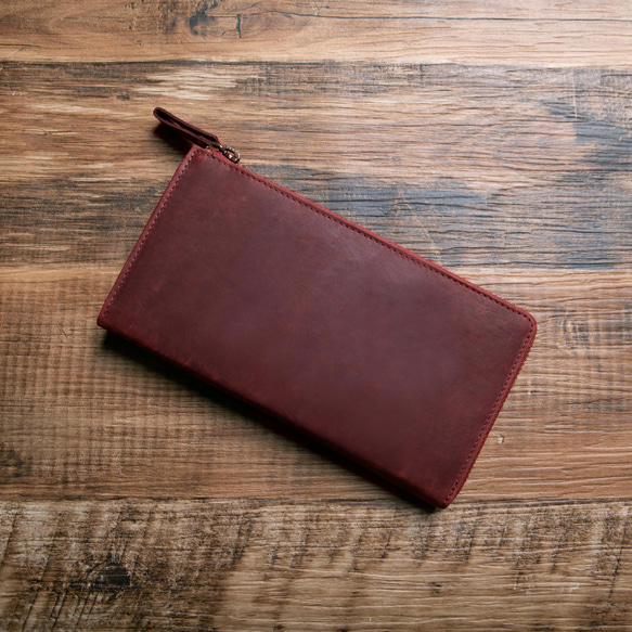 全皮革L型 有拉鍊 長夾。 錢包內井然有序。養皮革錢包。 酒紅色 第4張的照片