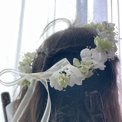 子供用花かんむり プリザーブドフラワー ホワイト&グリーン 2枚目の画像