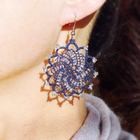 OYA Needlelace earrings [SPARKLE] Cameo & Crystal 第4張的照片