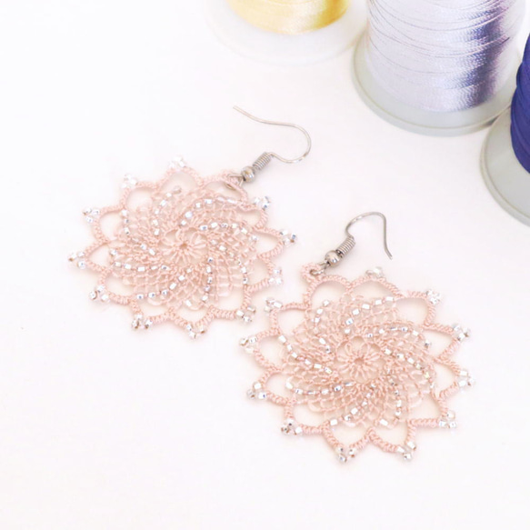 OYA Needlelace earrings [SPARKLE] Cameo & Crystal 第2張的照片