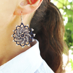 OYA Needlelace earrings [SPARKLE] Navy & Crystal 第1張的照片