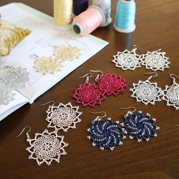 OYA Needlelace earrings [SPARKLE] Navy & Crystal 第4張的照片