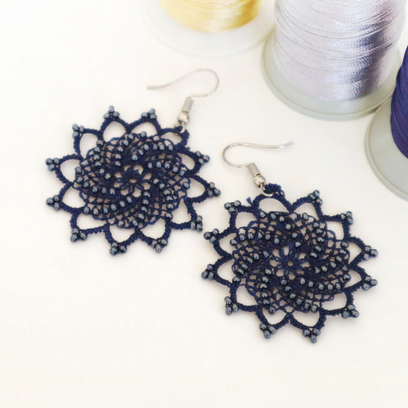 OYA Needlelace earrings [SPARKLE] Navy Blue 第2張的照片