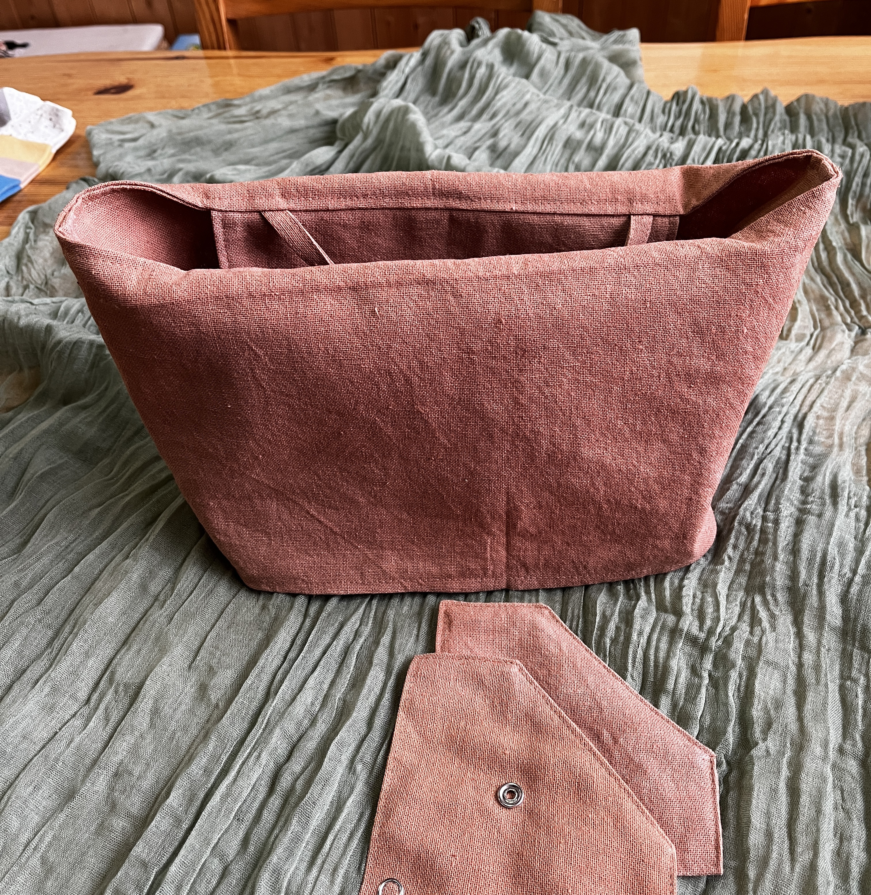 柿渋染めの生地を使用した、山葡萄のカゴバッグ用内袋　オーダーお受けします