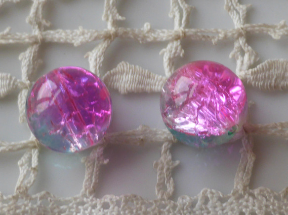 Hibi 鮮豔粉紅淺藍色捷克玻璃珠 2 顆 第2張的照片