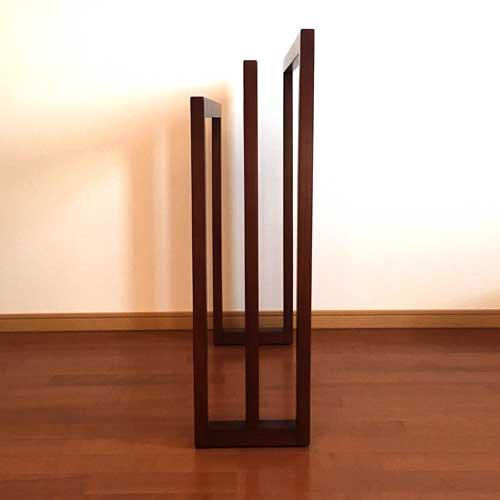 チーク無垢材のタオルハンガー　ブラウン　シンプル　ホテル　サロン