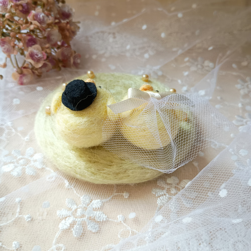 つぶらな瞳のキラキラヒヨコさんカップル リングピロー 羊毛フェルト