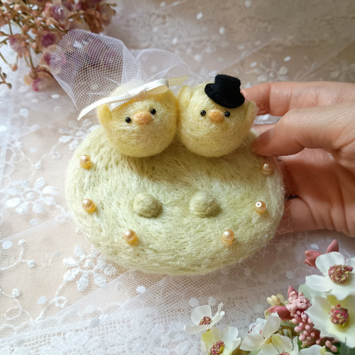 つぶらな瞳のキラキラヒヨコさんカップル リングピロー 羊毛フェルト