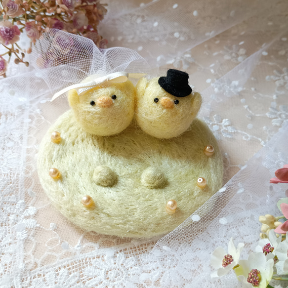 つぶらな瞳のキラキラヒヨコさんカップル リングピロー 羊毛フェルト