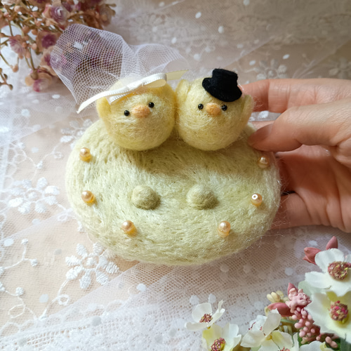つぶらな瞳のキラキラヒヨコさんカップル リングピロー 羊毛フェルト