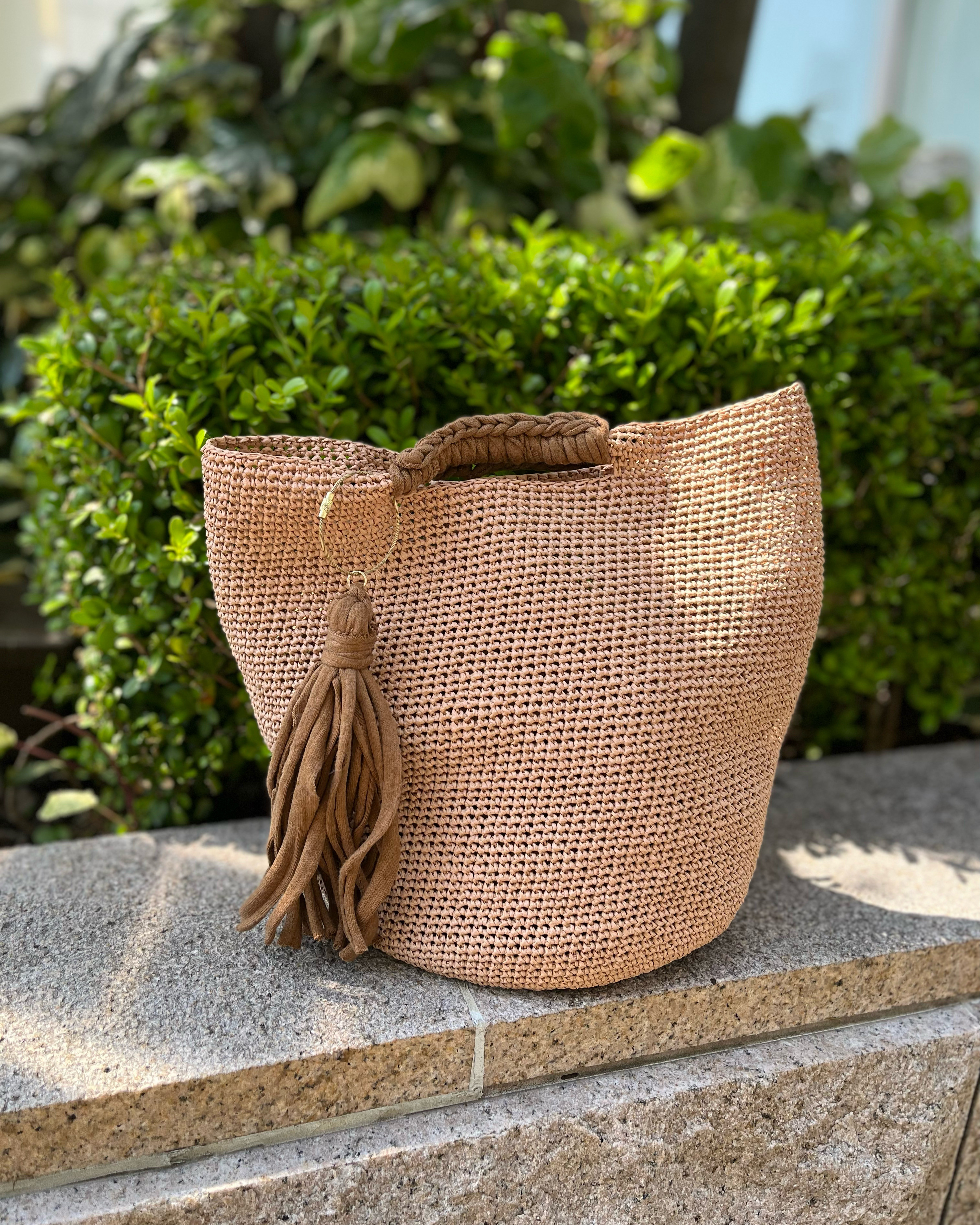 Lサイズ！ラフィアマルシェバッグ☆ズパゲッティタッセルチャーム付き