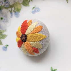 ひまわりの花刺繍ブローチ【送料無料】 3枚目の画像