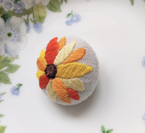 ひまわりの花刺繍ブローチ【送料無料】 3枚目の画像