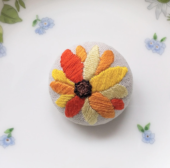 ひまわりの花刺繍ブローチ【送料無料】 2枚目の画像