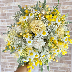 カモミールとミモザとかすみ草のナチュラルウエディングブーケ ブーケ