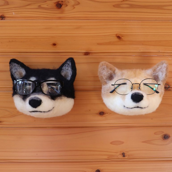 受注制作☆ご希望の犬種毛色で！☆めがね掛け犬 タペストリー・壁掛け