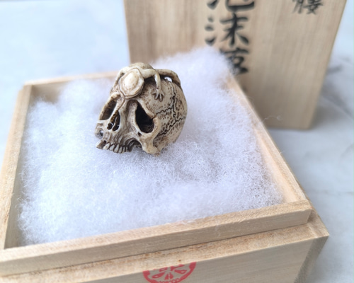 天然素材　骸骨　髑髏彫刻　置物　根付 Yahoo!オークション - 根付 平賀明玉斎 超細密 骸骨 髑髏