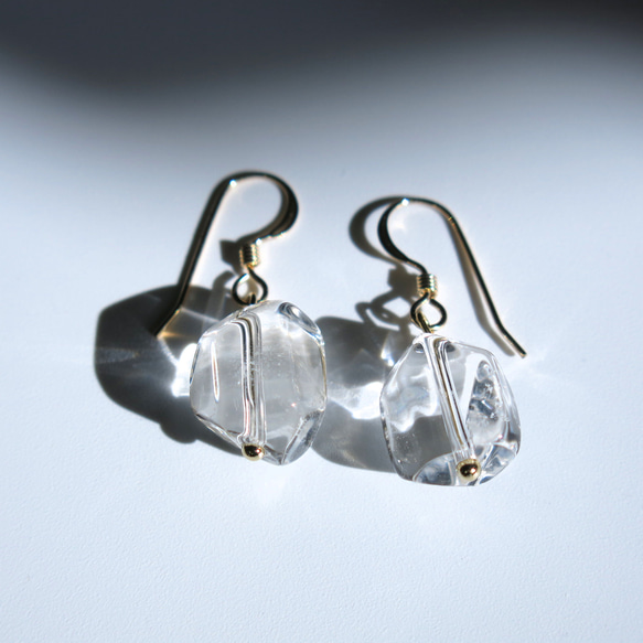 【再販・ラスト】14kgf　クリスタルクォーツの一粒ピアス　天然石　クラック水晶　 4枚目の画像