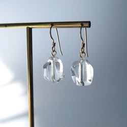 【再販・ラスト】14kgf　クリスタルクォーツの一粒ピアス　天然石　クラック水晶　 2枚目の画像