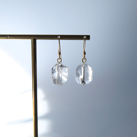 【再販・ラスト】14kgf　クリスタルクォーツの一粒ピアス　天然石　クラック水晶　 3枚目の画像