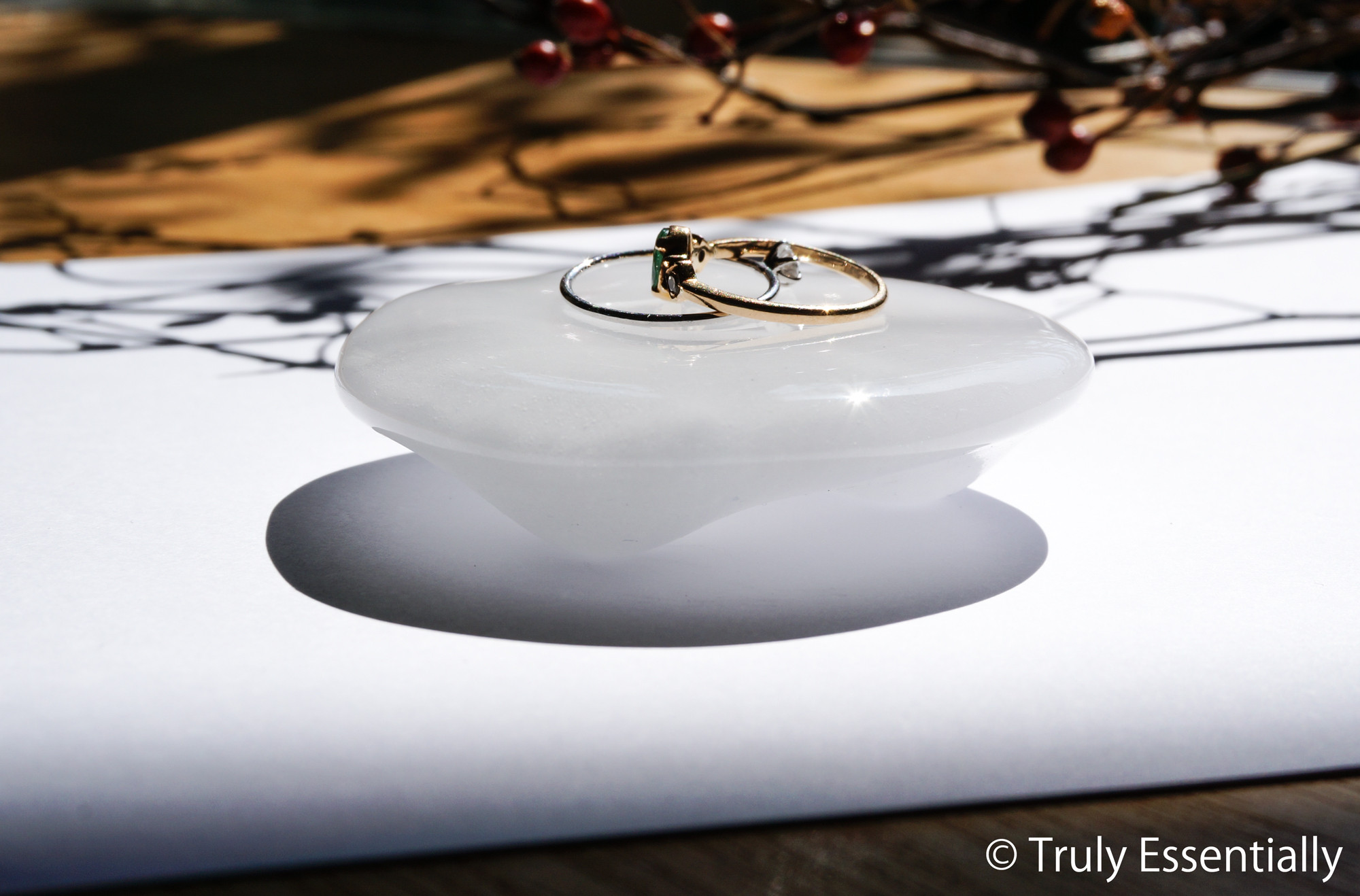 白色ガラスのアクセサリートレイ -「 KAZEの肌 」○7cm その他