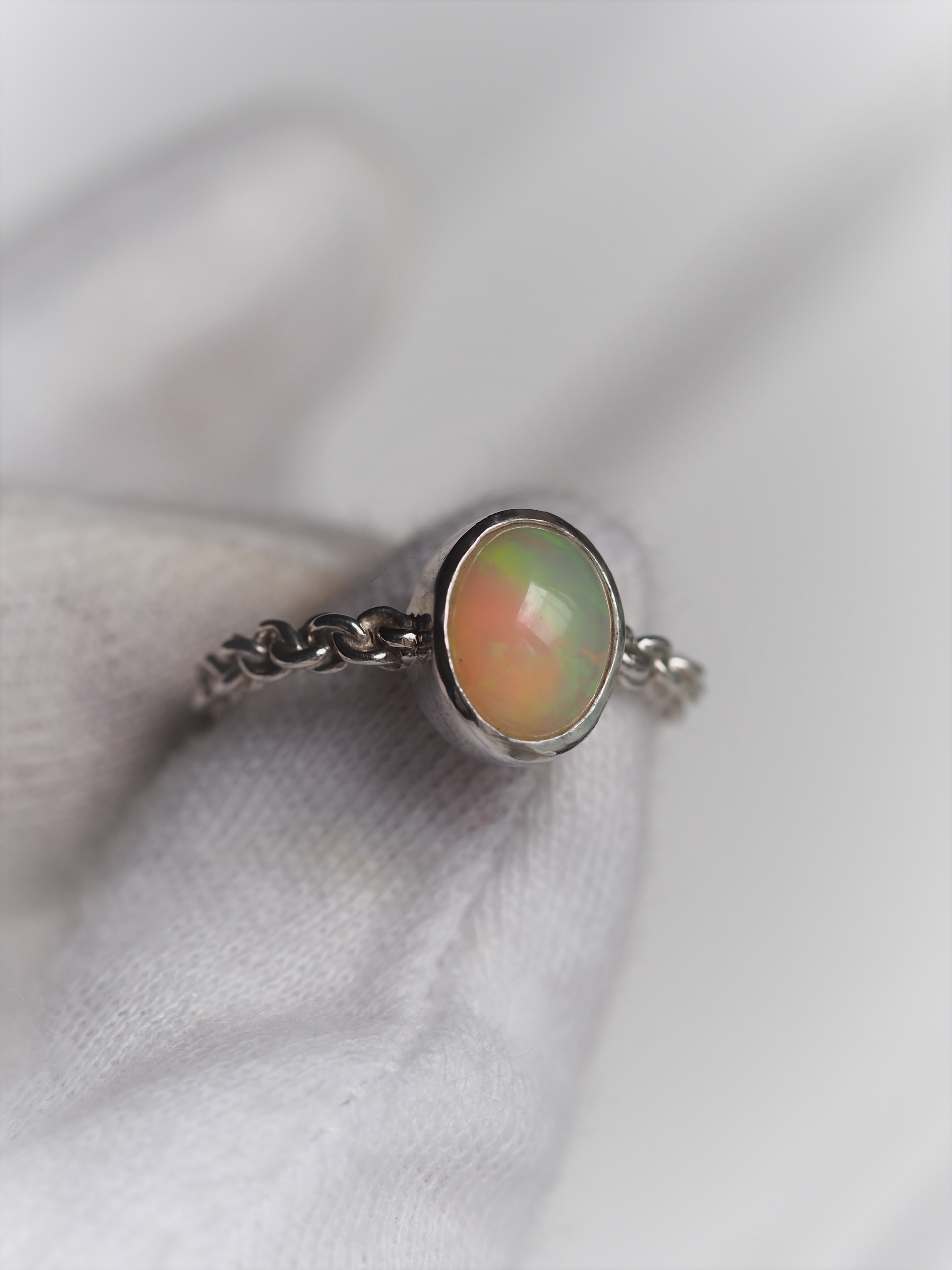 限定1　エチオピアオパール９　S925WGチェーンデザインリング（固定サイズ）