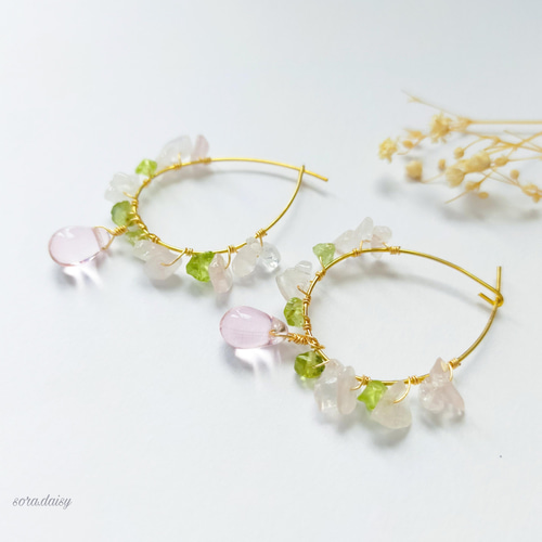 ローズクォーツ・ペリドットのしずくのフープピアス /葉桜 天然石