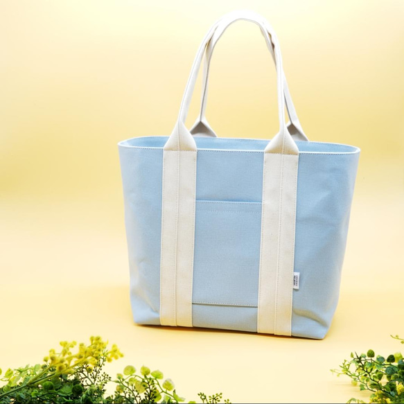 A4対応！機能的な間仕切りポケットMLトート☆サックス×キナリ 1枚目の画像