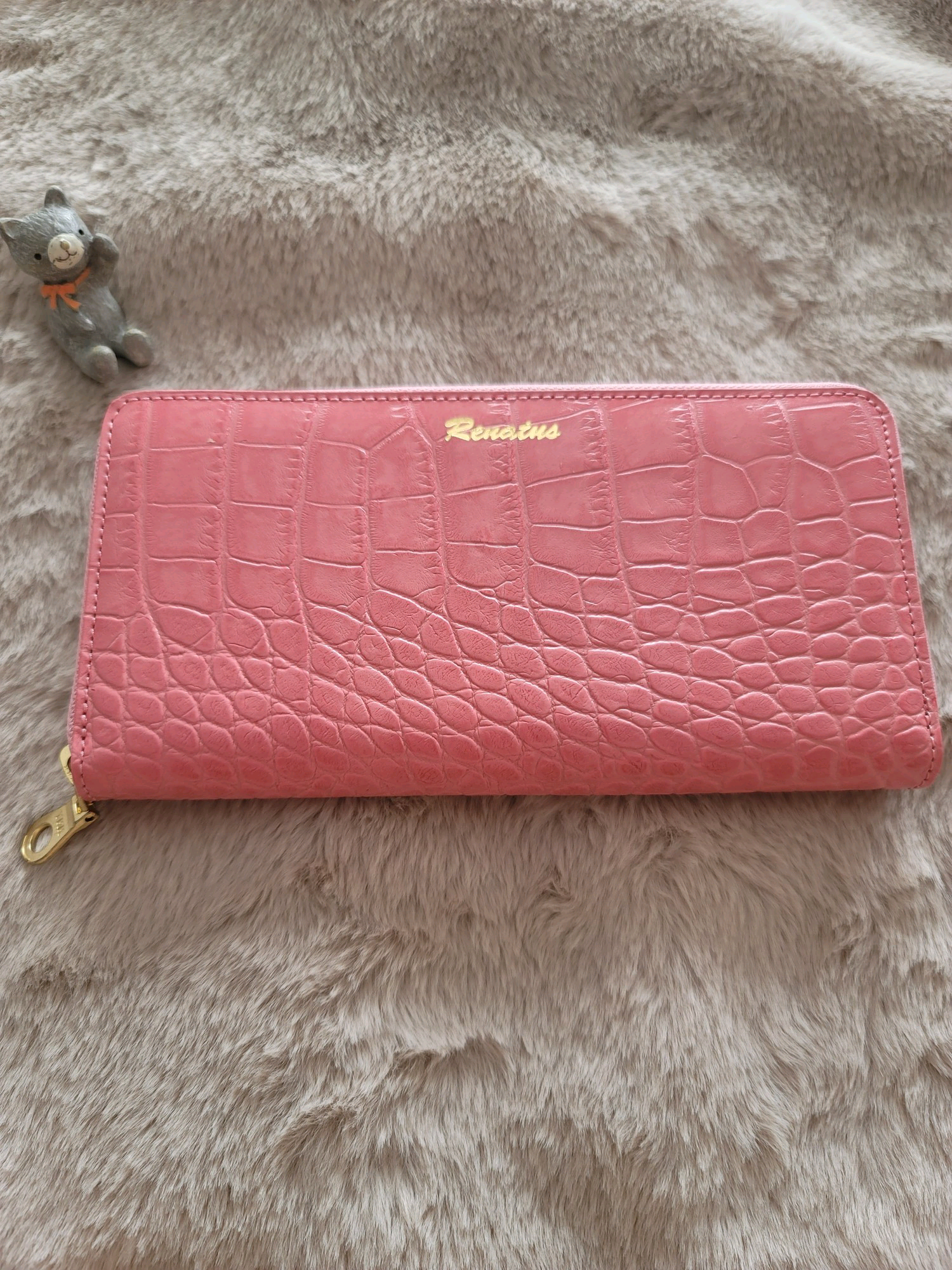 幸せをもたらすピンク財布