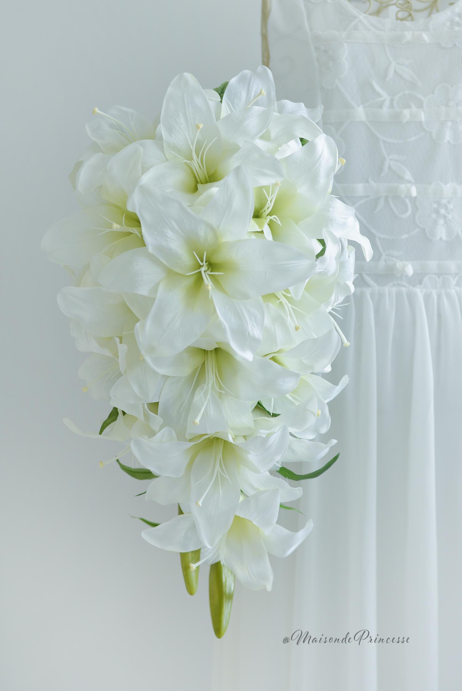 豪華カサブランカのキャスケードブーケ 【ブートニア付き】アーティ