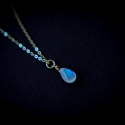 SV925/14KGF ファットウォータードロップ レインボーブルームーンストーンネックレス 7枚目の画像