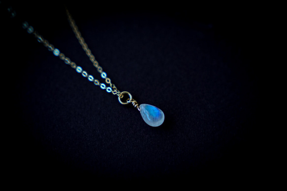 SV925/14KGF ファットウォータードロップ レインボーブルームーンストーンネックレス 7枚目の画像