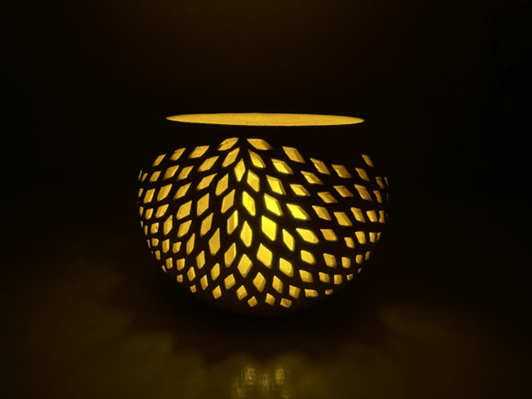 和柄の透かし彫りキャンドルホルダー キャンドル・キャンドルホルダー