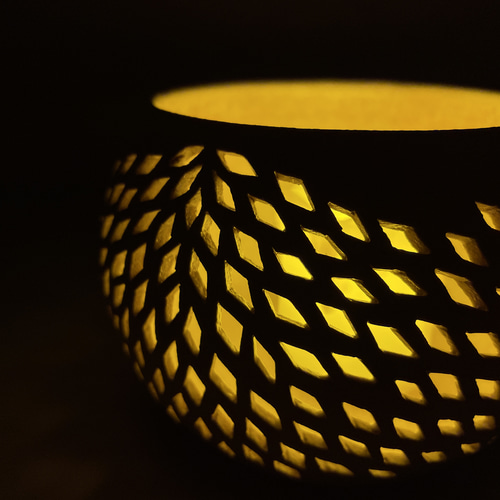 和柄の透かし彫りキャンドルホルダー キャンドル・キャンドルホルダー