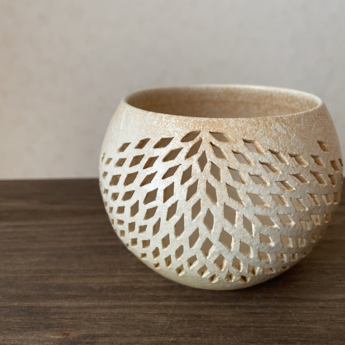 和柄の透かし彫りキャンドルホルダー キャンドル・キャンドルホルダー