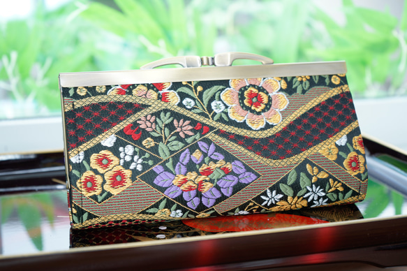 【10％OFF】 花とダイヤ柄の金襴織物で中型長財布＊明るい色彩の和モダン 小物